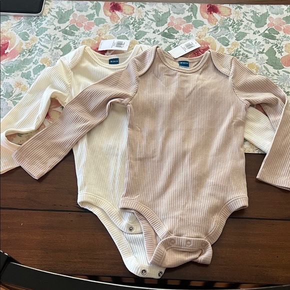 NWT Old Navy Unisex Long-Sleeve Ribbed Bodysuit for Baby - Picture 1 of 5